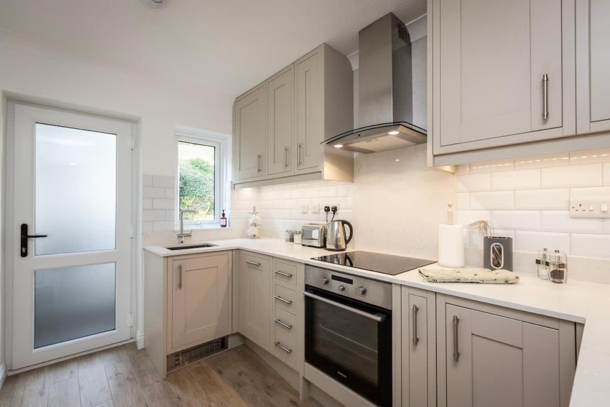 Fabulous High Street Townhouse With Stunning Views & Parking At 'Eagles Nest' Βίλα Φάλμαουθ Εξωτερικό φωτογραφία